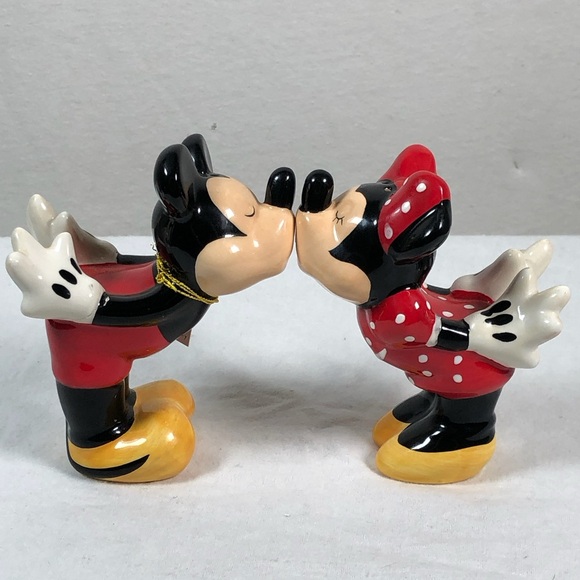 Disney Magnetic Kissing Mickey & Minnie Salt and Pepper Shakers - Picture 1 of 4